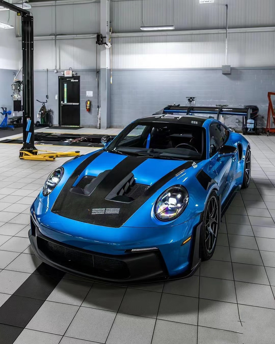 Blue Porsche Body Kit 992 GT3RS Style Dry Carbon Fiber Hood