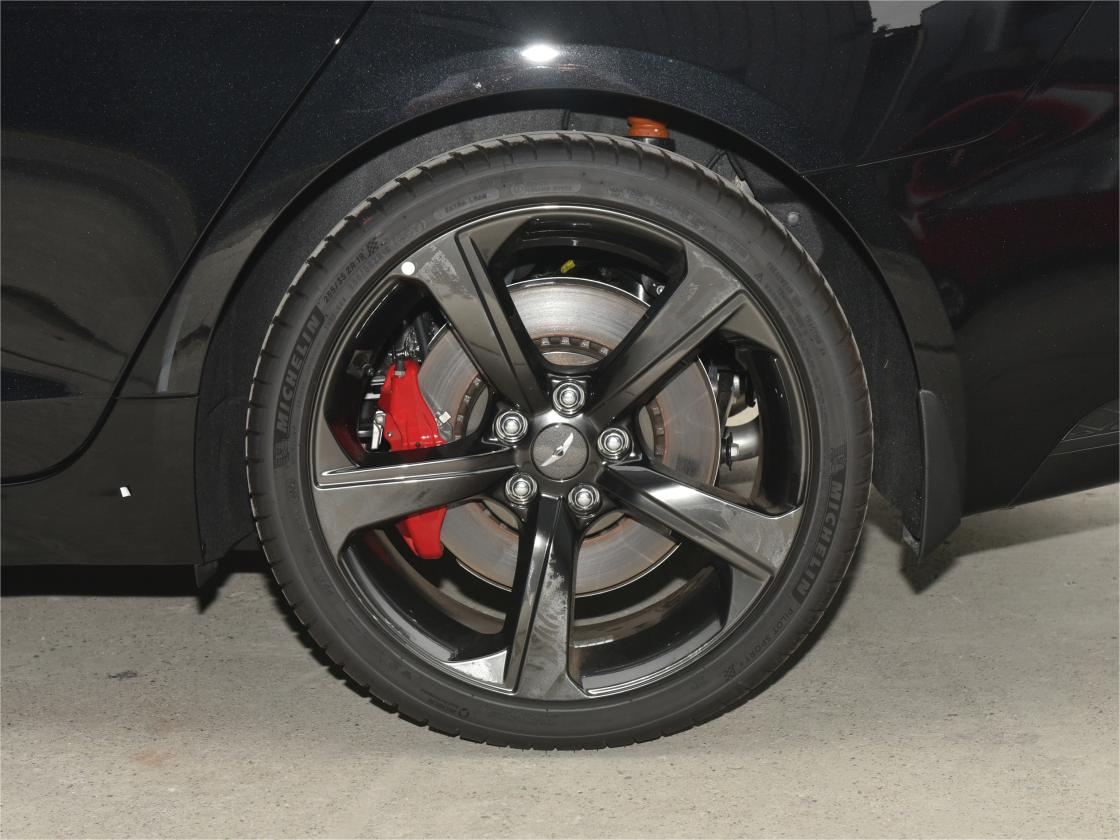 High Speed 2023 Genesis G70 G80 2.5T 304HP 2WD 4WD Diesel Car with Front Disc Rear Drum Brake System