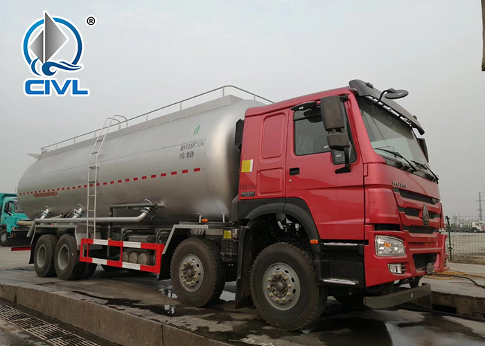 Green 8x4 38000L Oil Tanker Truck with 400L Fuel Tank , 380 Horsepower