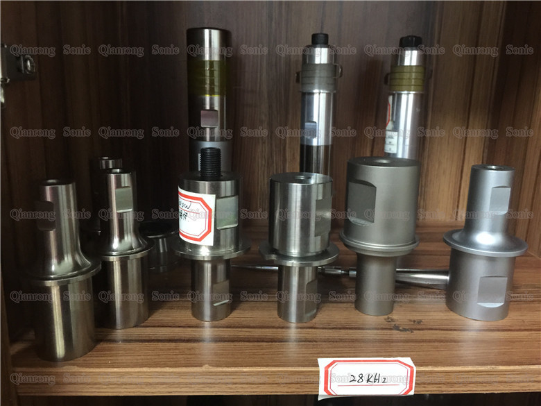 Flange Type 28Khz 700w Ultrasonic Piezoelectric Transducer For Plastic Welding Machine