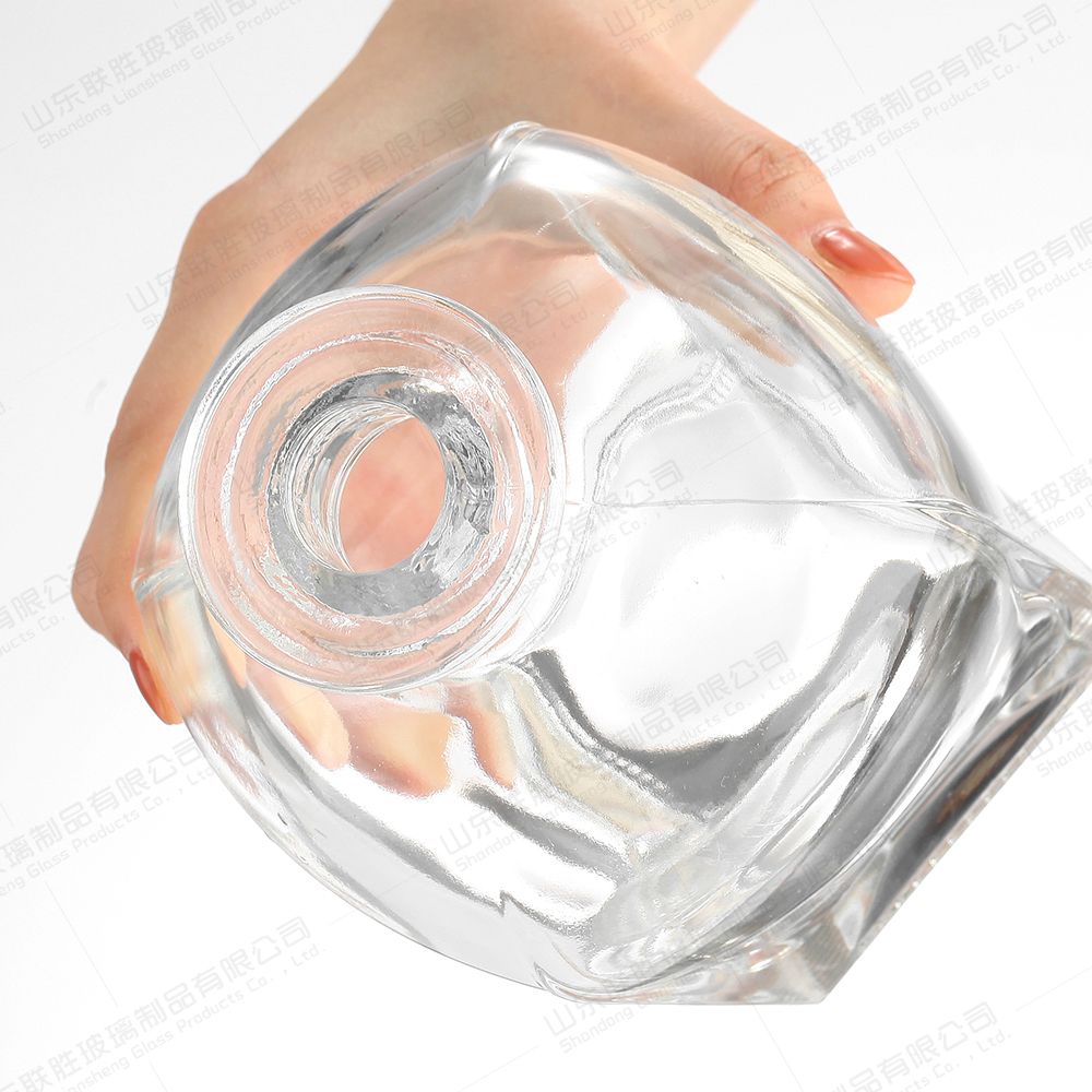 Square Whiskey Glass Bottle Empty Liquor Bottles Bottle Color Customied 700ml Vodka with Cap