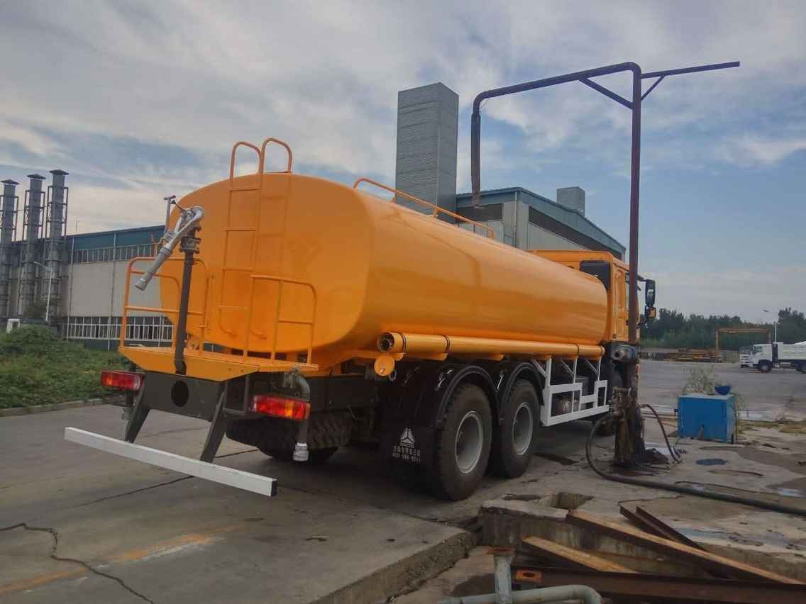 4x2 10m3 Liquid Tanker Truck Euro 2 6 Tires With 1 Spare New Condition