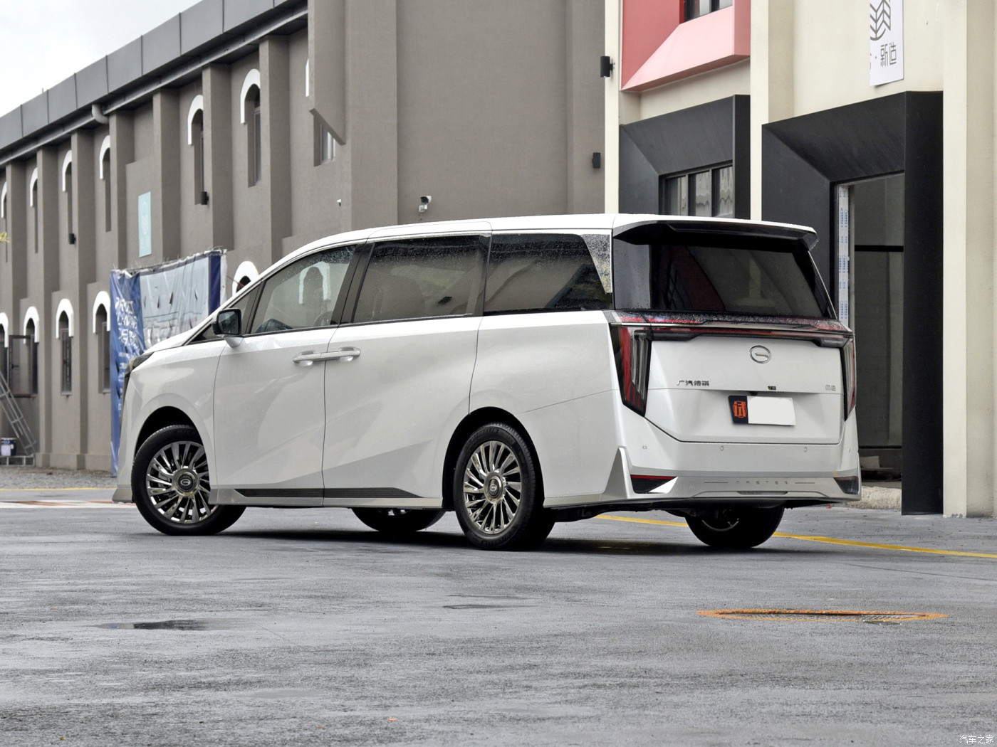 Polar Krypton 009 7 Seater Hybrid MPV Customized Petrol Fuel Cars