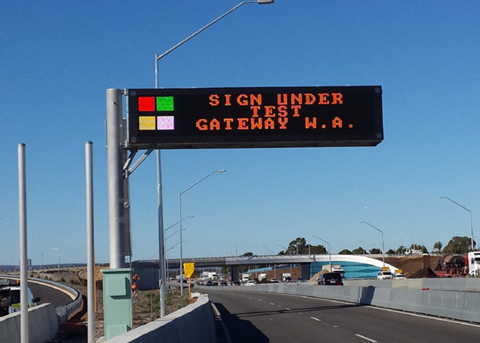 Led Traffic Signs P4 / P5mm SMD / Outdoor LED Advertising Video Sign Board