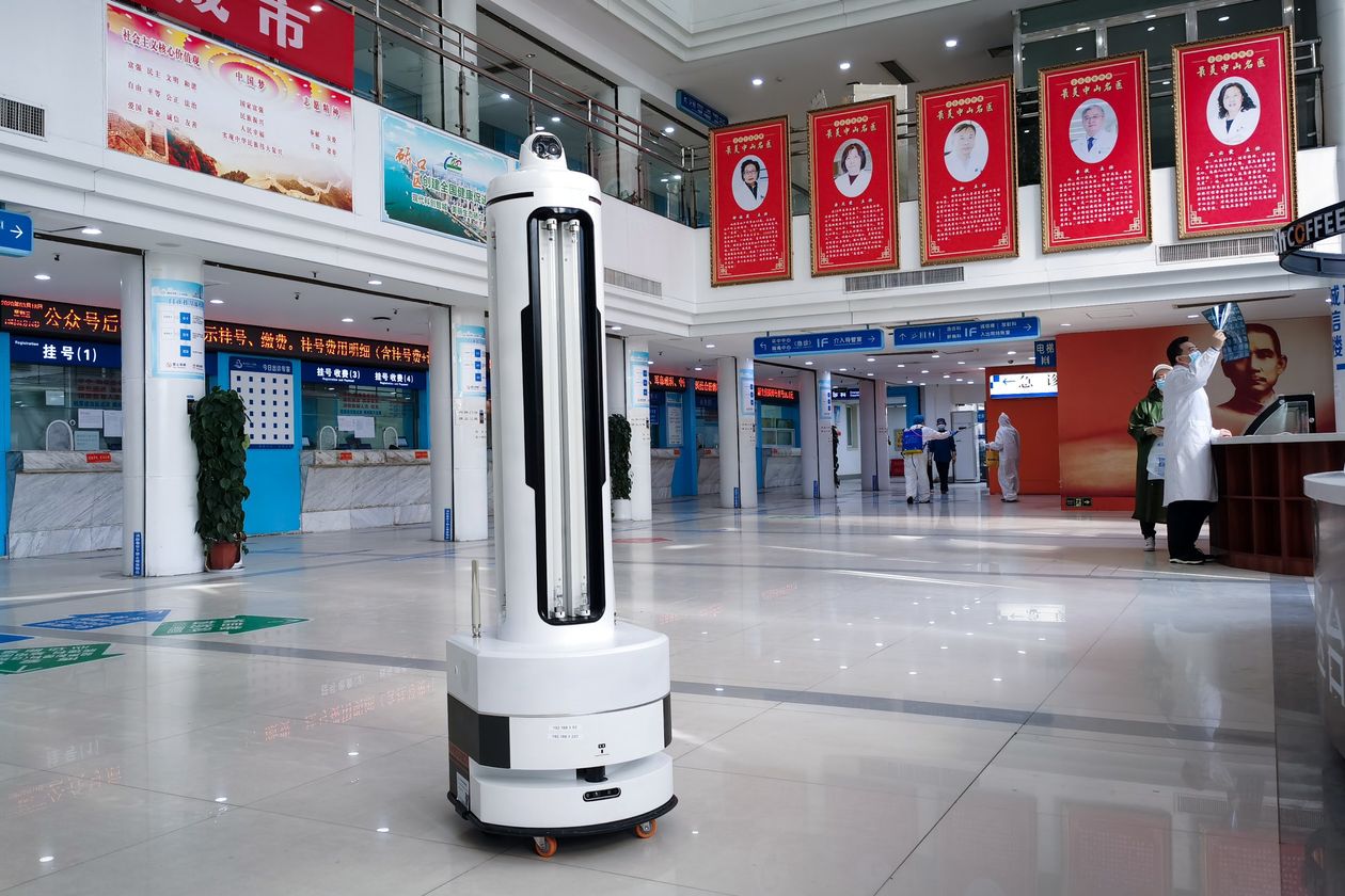 Infrared Temperature Autonomous 270uv I CM2 UV Cleaning Robot