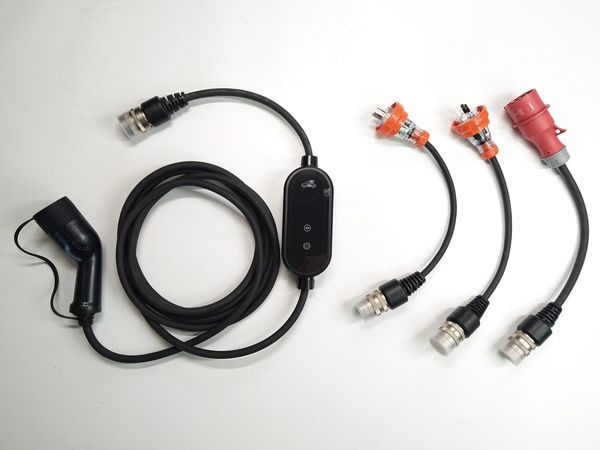 Schuko/Nema/UK Plug Portable EV Charger