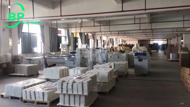 China automatic notebook single wire coil binding machine working in customer factory