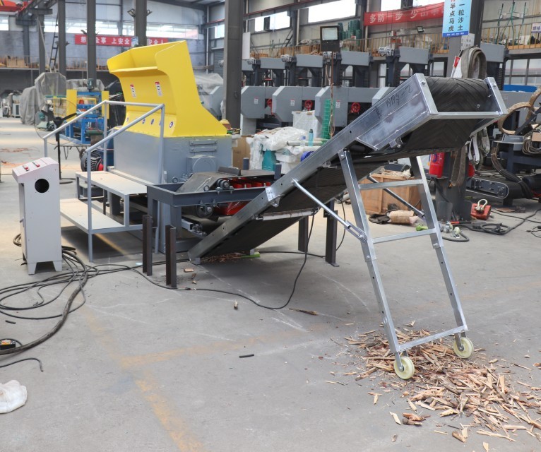 Small wood pallet crusher / nail wooden pallet crusher machine Pallet grinder
