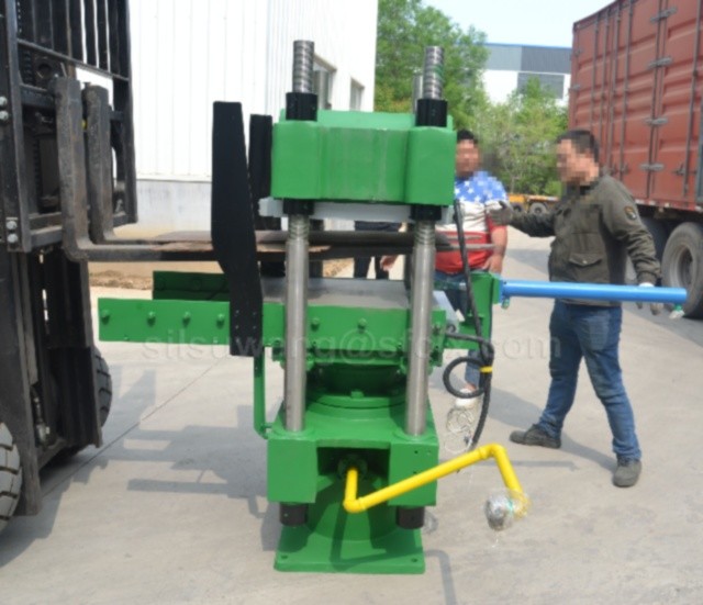 ISO Rubber Vulcanizing Press Machine With Top Mold Sliding Pathway