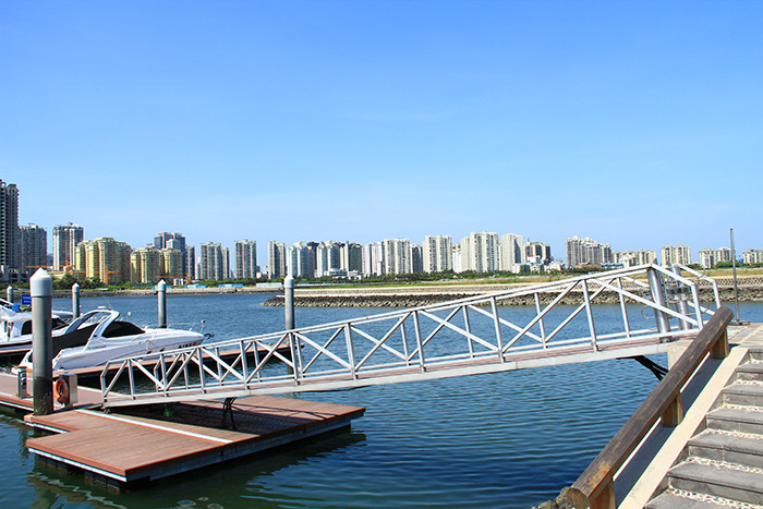 Marina Floating Dock Aluminum Gangways With UHMW Rollers Rubber Block Accessories Aluminum Ramps Floating Pontoon Bridge
