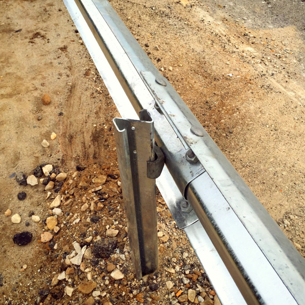 Roadway Safety Steel Corrugated Beam Highway Guardrail Z Post ISO9001 2000 Certified