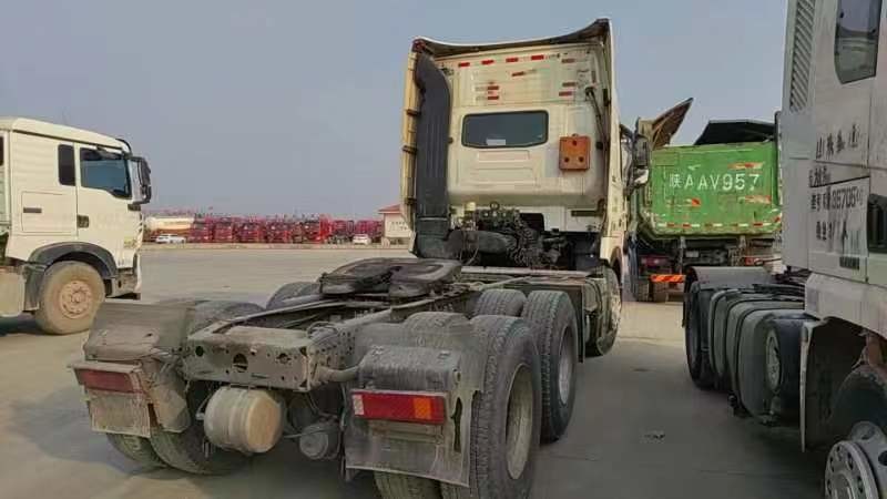 Howo Tractor Truck High Roof Cabin Howo T7H Horse Head Towing 50 Tons Weichai 440hp Powerful Engine