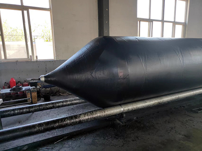 Black Inflatable Ship Launching Airbags Cylindrical Underwater Salvage Air Lift Bags