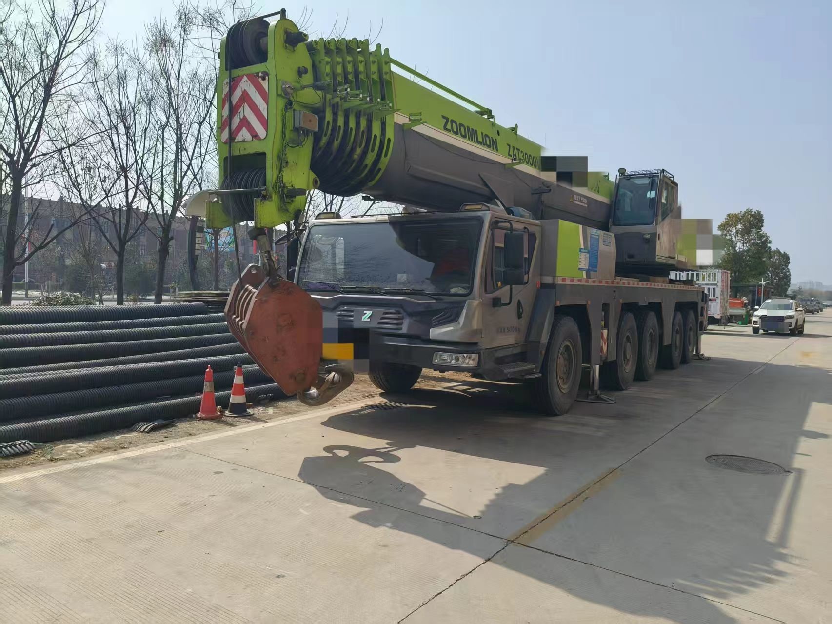 130ton Maximum Lifting Height 63m Total Weight Boom Truck Crane Trucks Mobile Crane ZTC1300v653 Official with Green Color