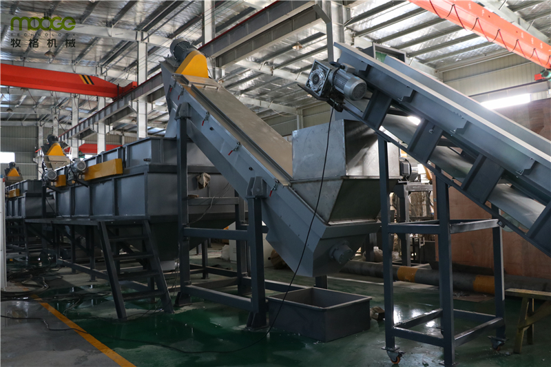 Semi Automatic Plastic Film Recycling Machine Mulching HDPE Waste