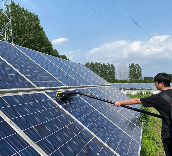 Photovoltaic Solar Panel Rotary Cleaning Robot Brush Outlet Manual Rotating Electric Water / Dry Roller