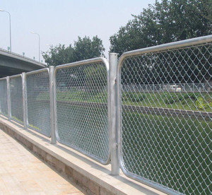 Hot Dipped Galvanized Cyclone Wire Mesh Fence 2.5mm Dia