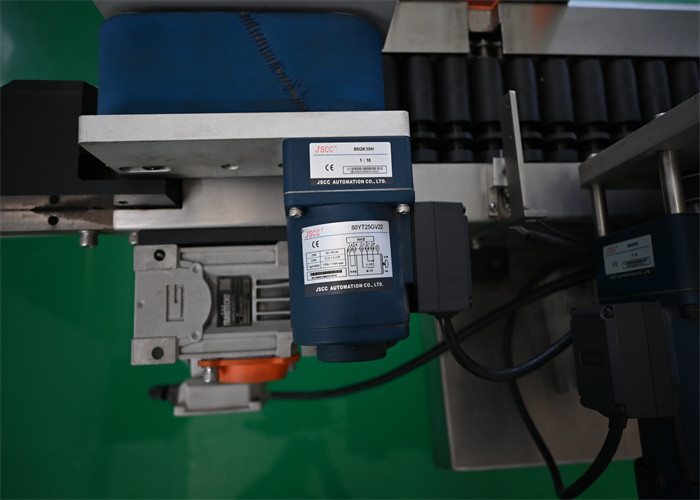 Automatic bottle labeling machine PLC control with code printing, sticker apply