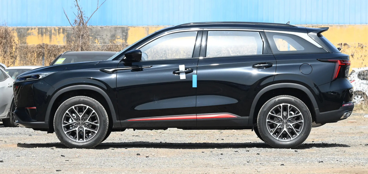 Changan CS75 PLUS Compact 5 Door 5 Seat SUV 1.5T LxWxH(Mm) 4700x1865x1710