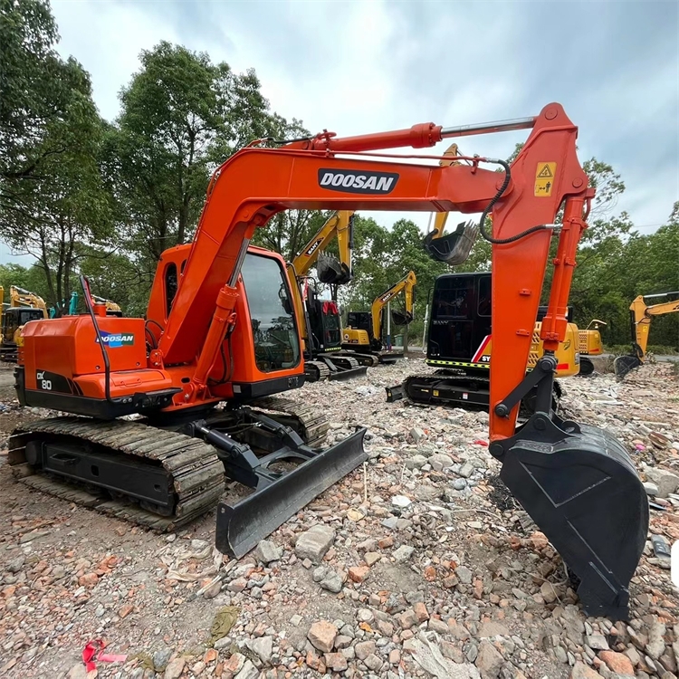 8 KG Machine Weight Used Doosan DX80 Crawler Excavator with 2001-4000 Working Hours