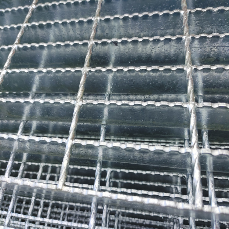 303/30/100 Serrated Steel Grating Drainage Cover Walkway