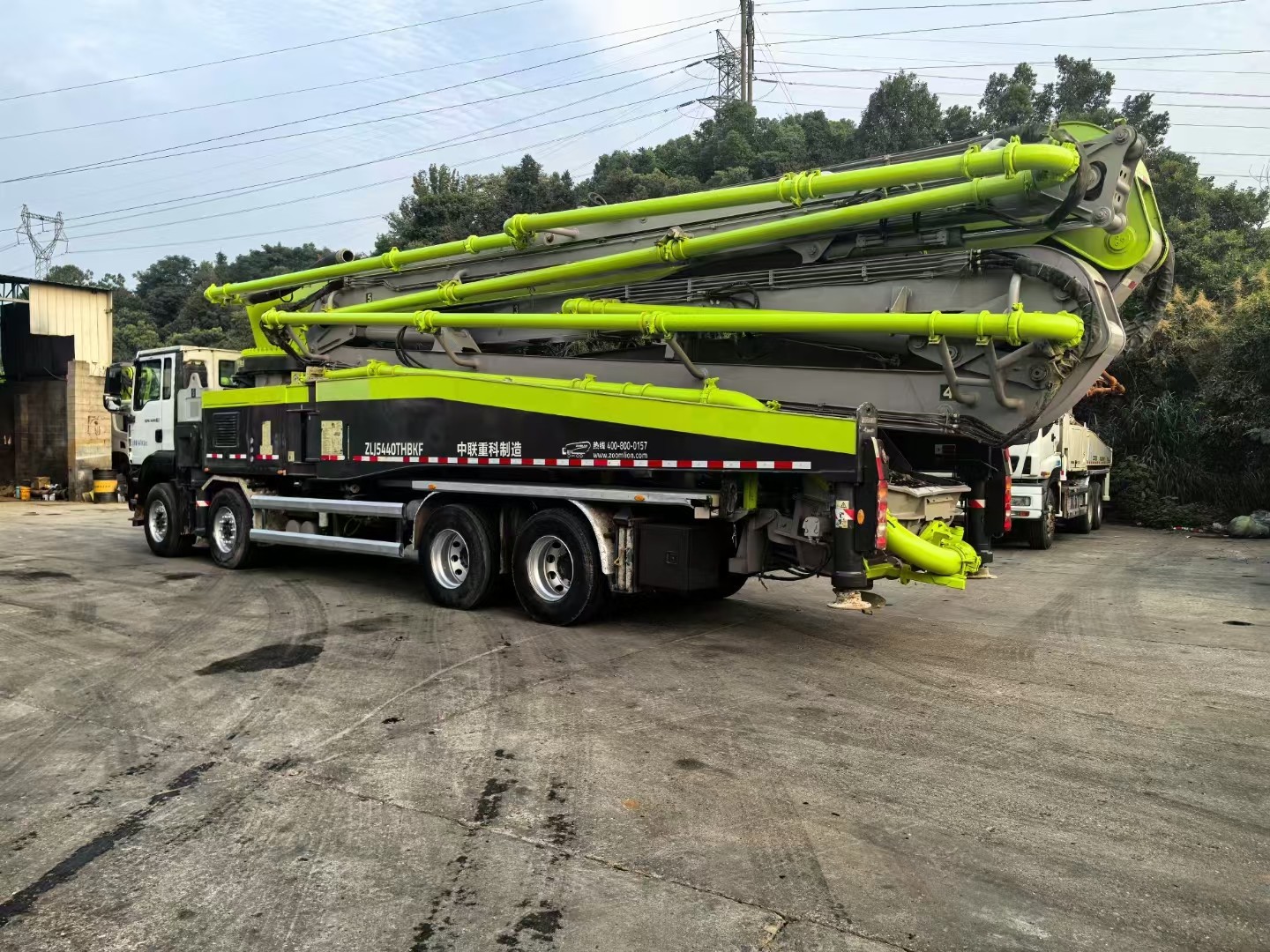 2020 ZLJ5440THBKF 63m Zoomlion 13804*2550*4000m National Six Sitrak Chassis White And Green Used Concrete Pump Truck