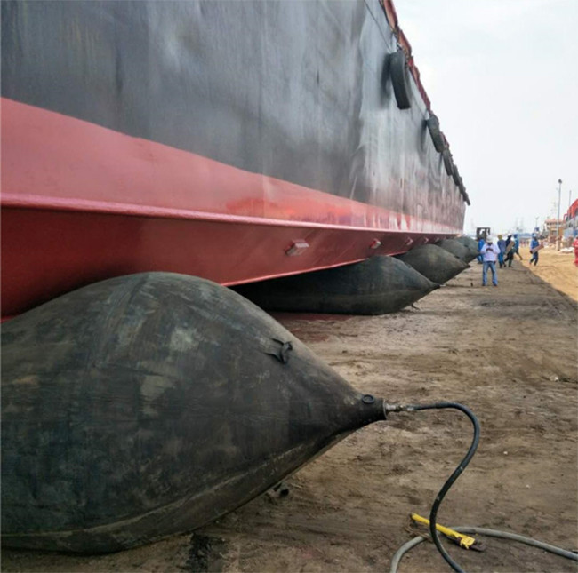 Black Inflatable Ship Launching Airbags Cylindrical Underwater Salvage Air Lift Bags