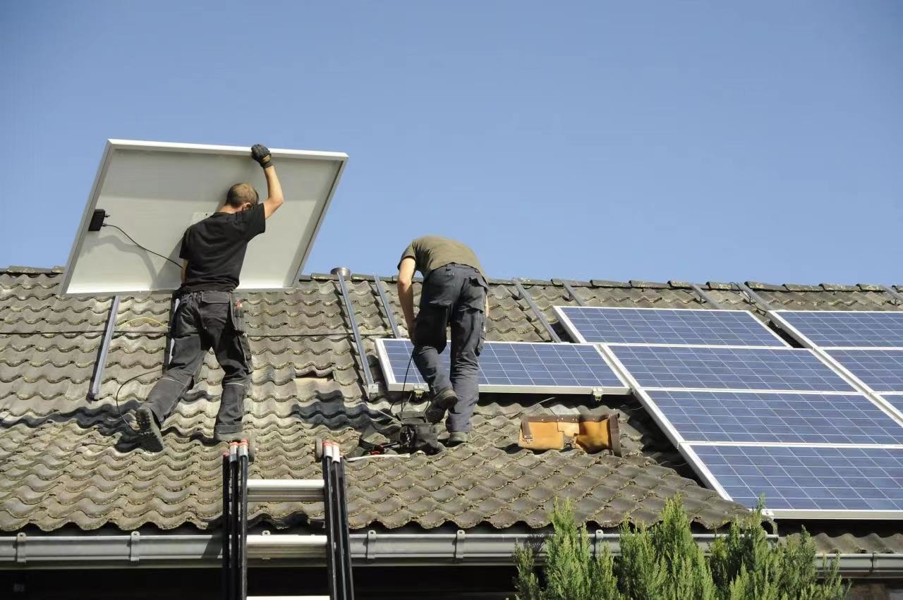 Home Use Solar Panels 650W Solar Panels Half Cell Monocrystalline Solar Panel Supplier