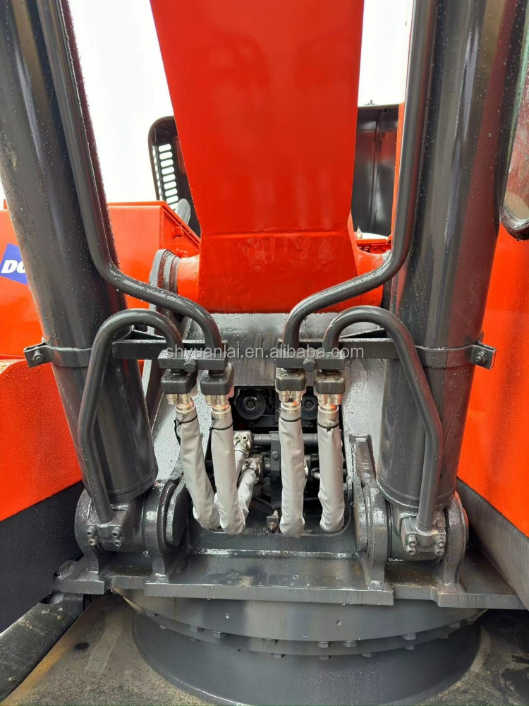 Used Doosan Excavator DH220 Super with High Slope Efficiency and Good Cab Sealing