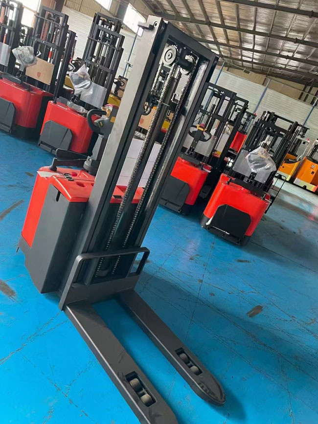 Q345B Electric Lift Trucks Powered Walkie Stacker 1500kg
