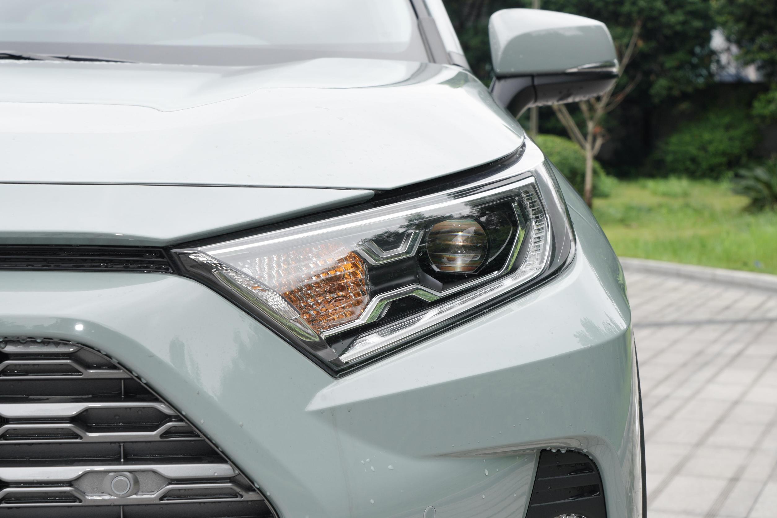 Month 2 Petrol Vehicle To-yota Rav 4 Series Auto Suv Gasoline Automobile Hybrid Cars with Modern Design