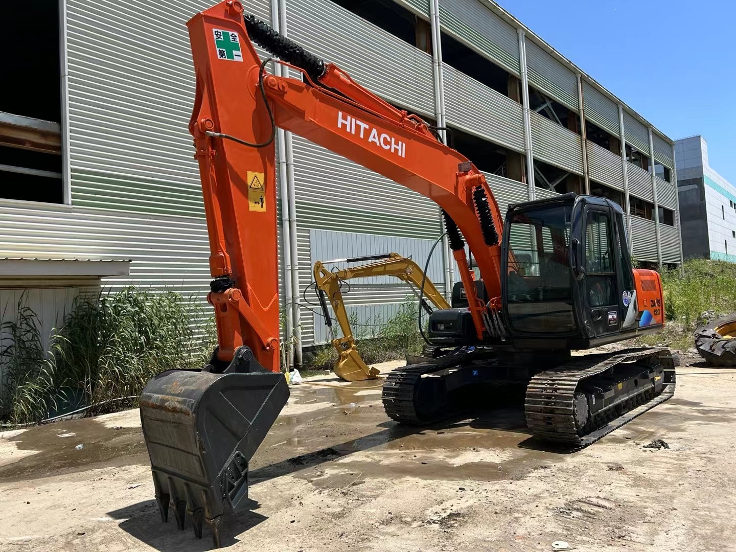 Second Hand Good Looking Zaxis 120 Excavator For Sale For A Low Price