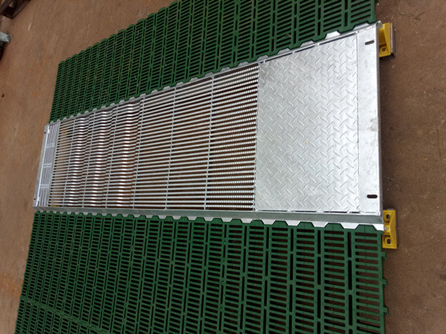 Sow Hot Dip Galvanized Pig Farm Tri Bar Flooring