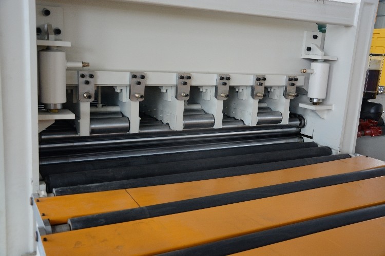 High Precision 4x1350mm Steel Coil Slitting Machine 220/380/415/440V