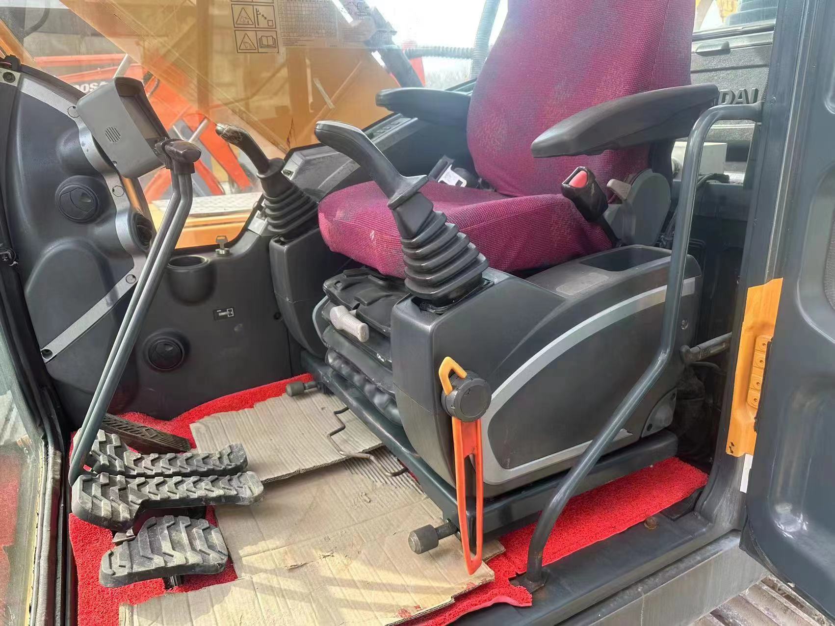 Used Hyundai 220 Excavator with Original Hydraulic Valve in Excellent Health Condition