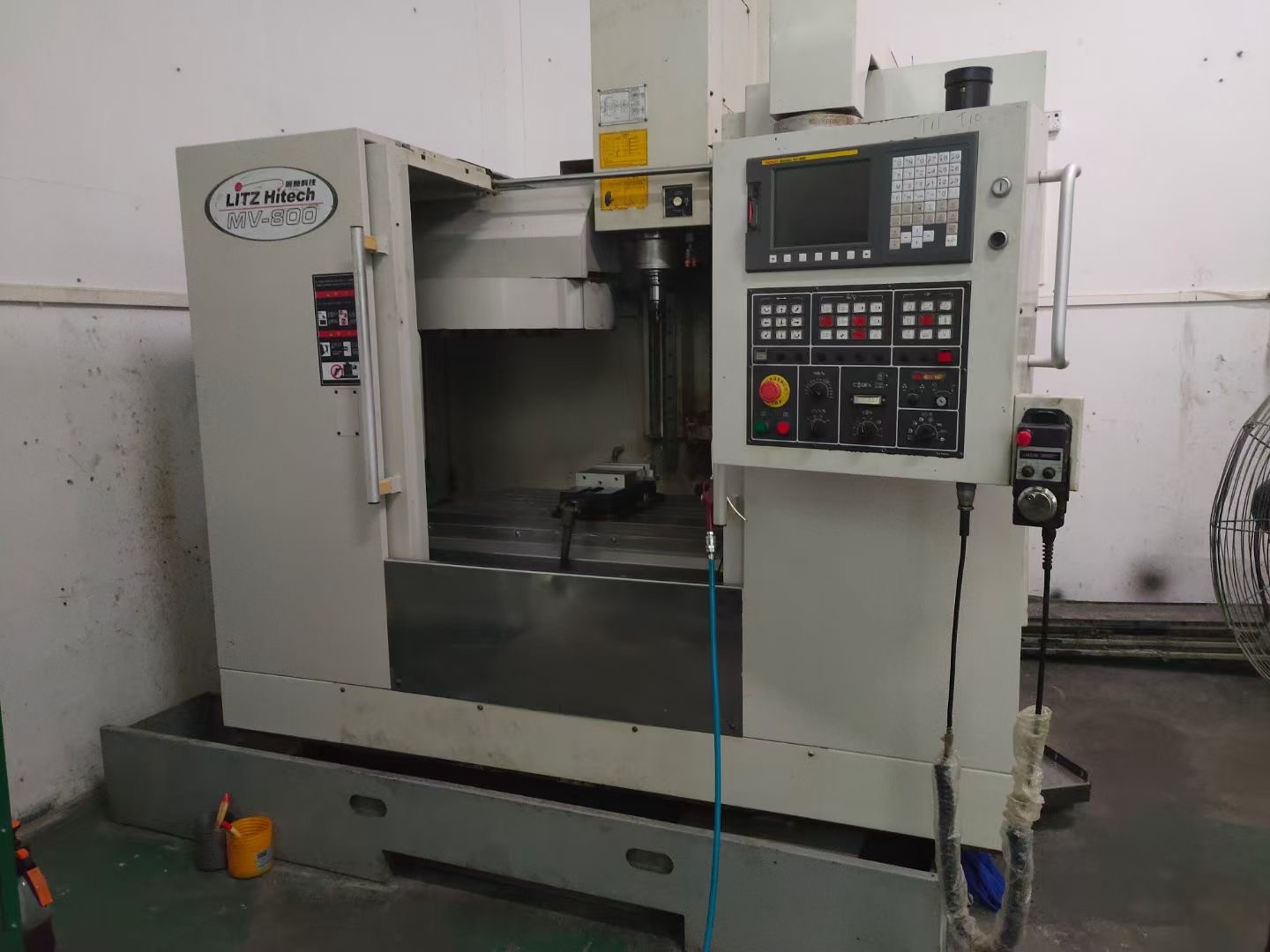 Used 1000rpm 3 Axis Vertical Machining Center LITZ 650 850 VMC With Fanuc