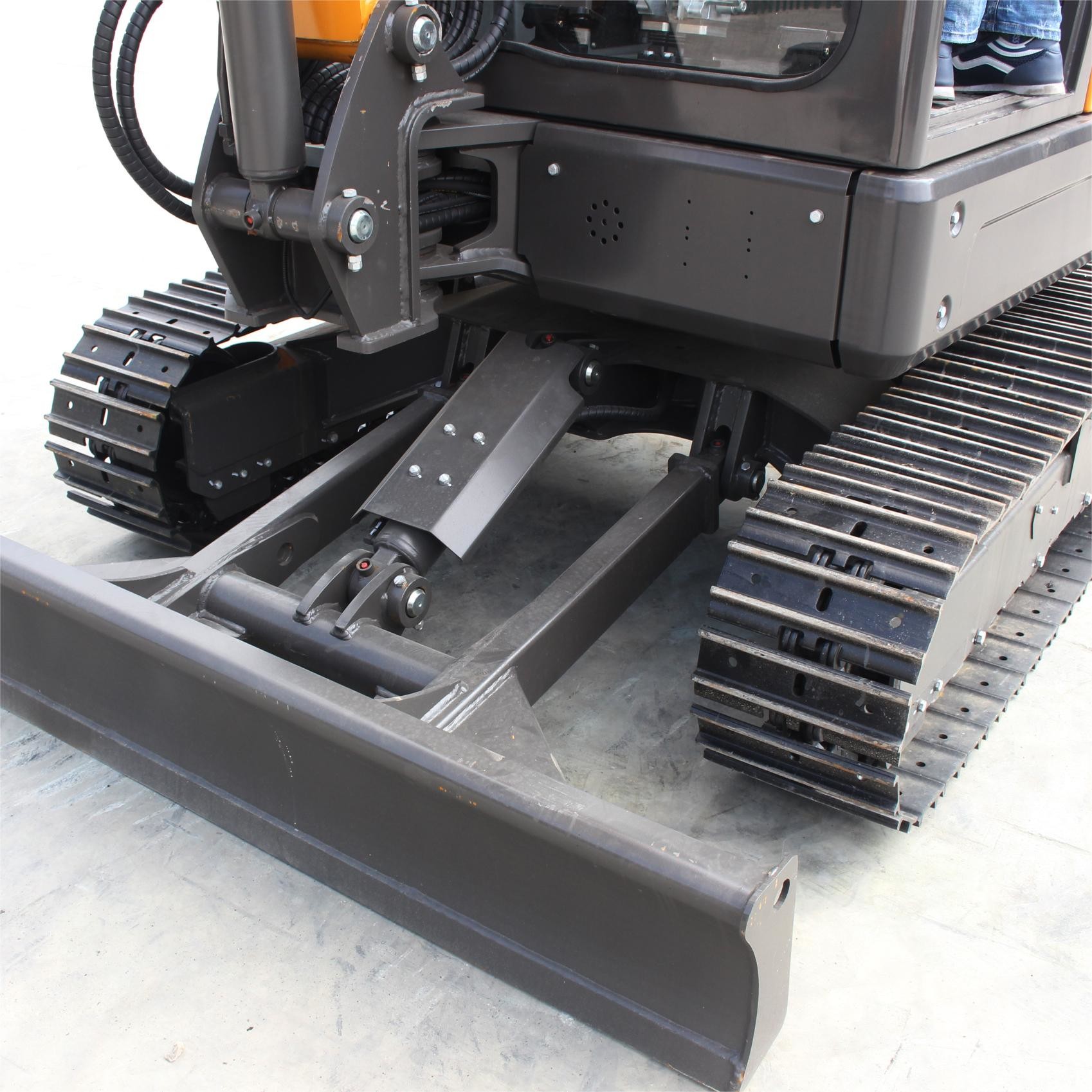 4000KG Mini Digger Excavator 300mm Wide Steel Tracks with Cabin
