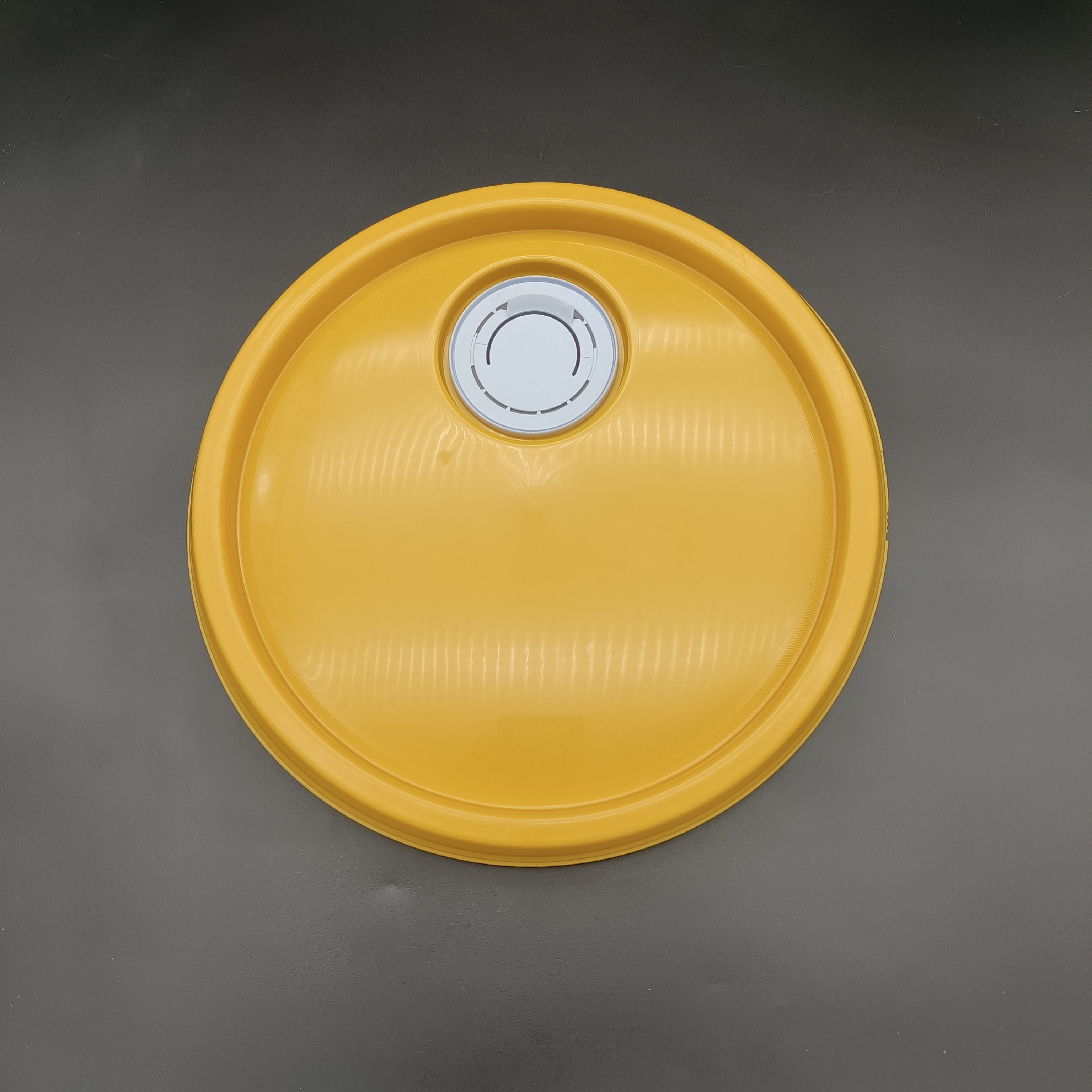 18L Industrial Lubricant Bucket With Nozzle Yellow Stackable 20lt Plastic Bucket