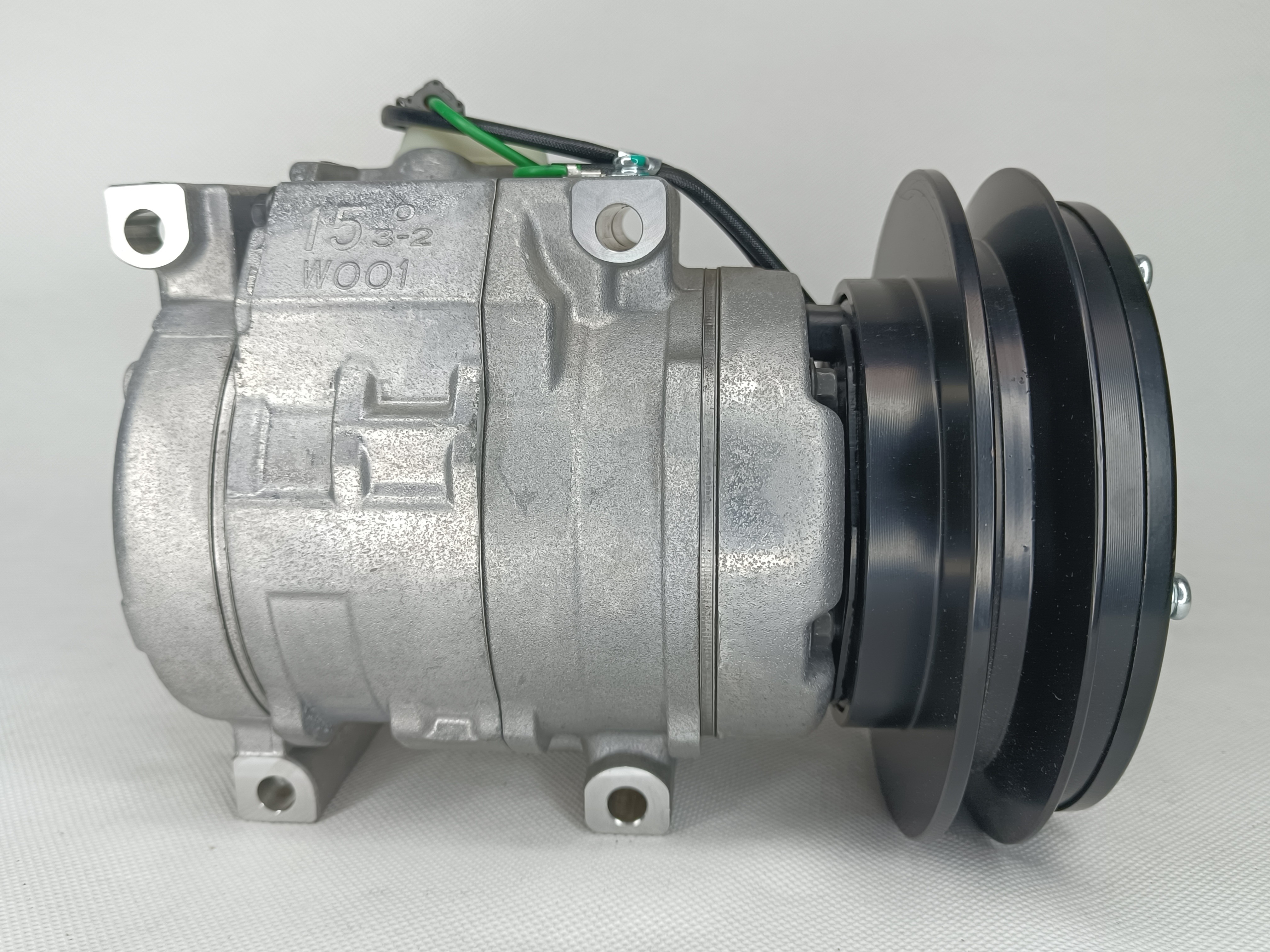 OEM 20Y-979-6121 Truck AC Compressor 24V For Komatsu PC200-7