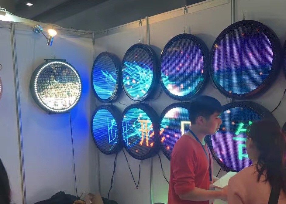 Outdoor Waterproof Round Led Display With Meanwell Power Supply 6000 Nits
