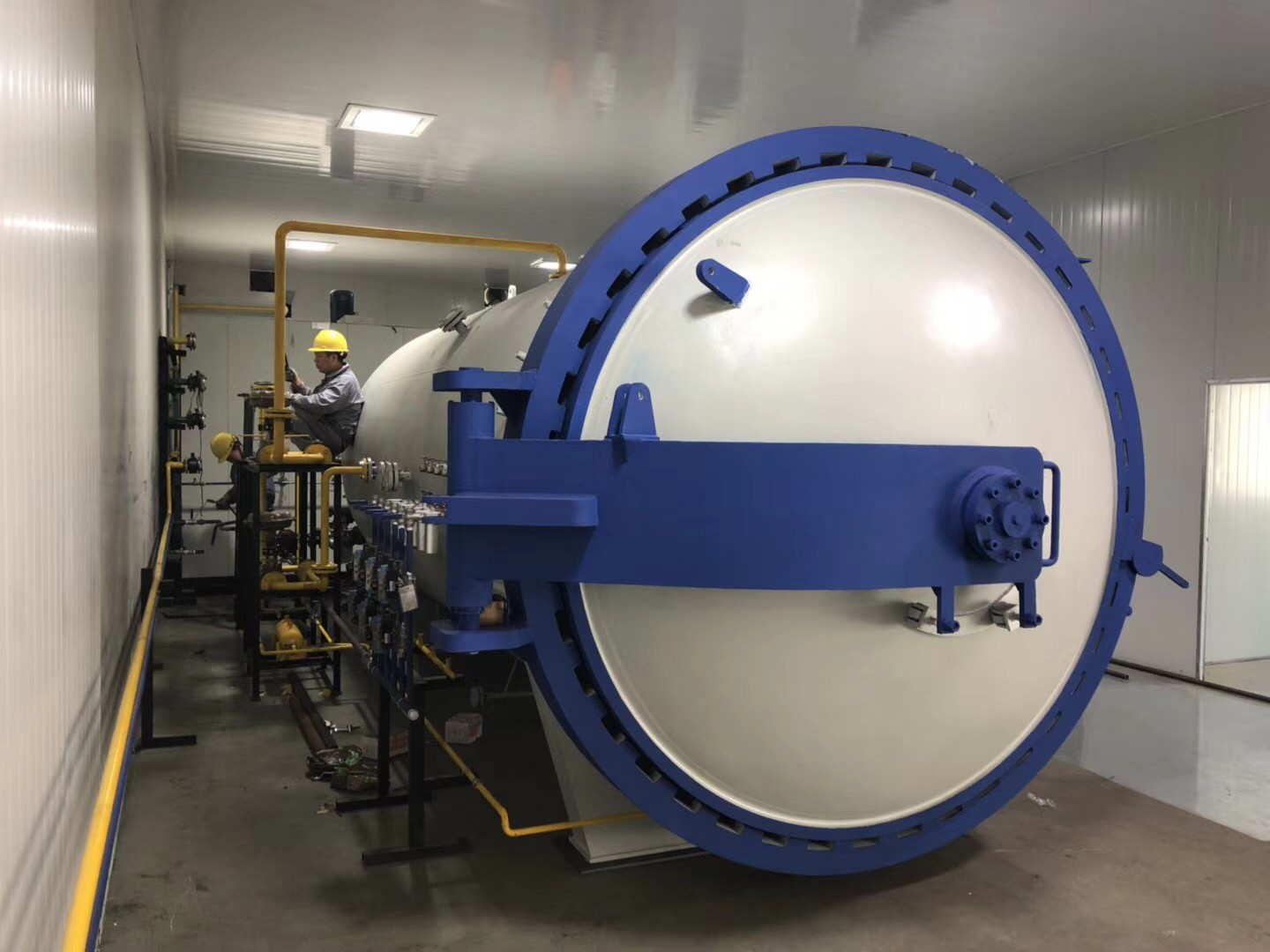 Manufacturer of composite autoclave for laboratory sports equipment