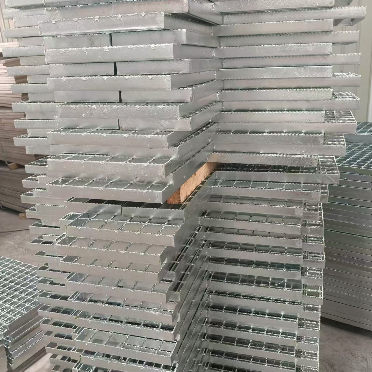 Q235 Steel expanded metal tread plate Strong Corrosion Resistance