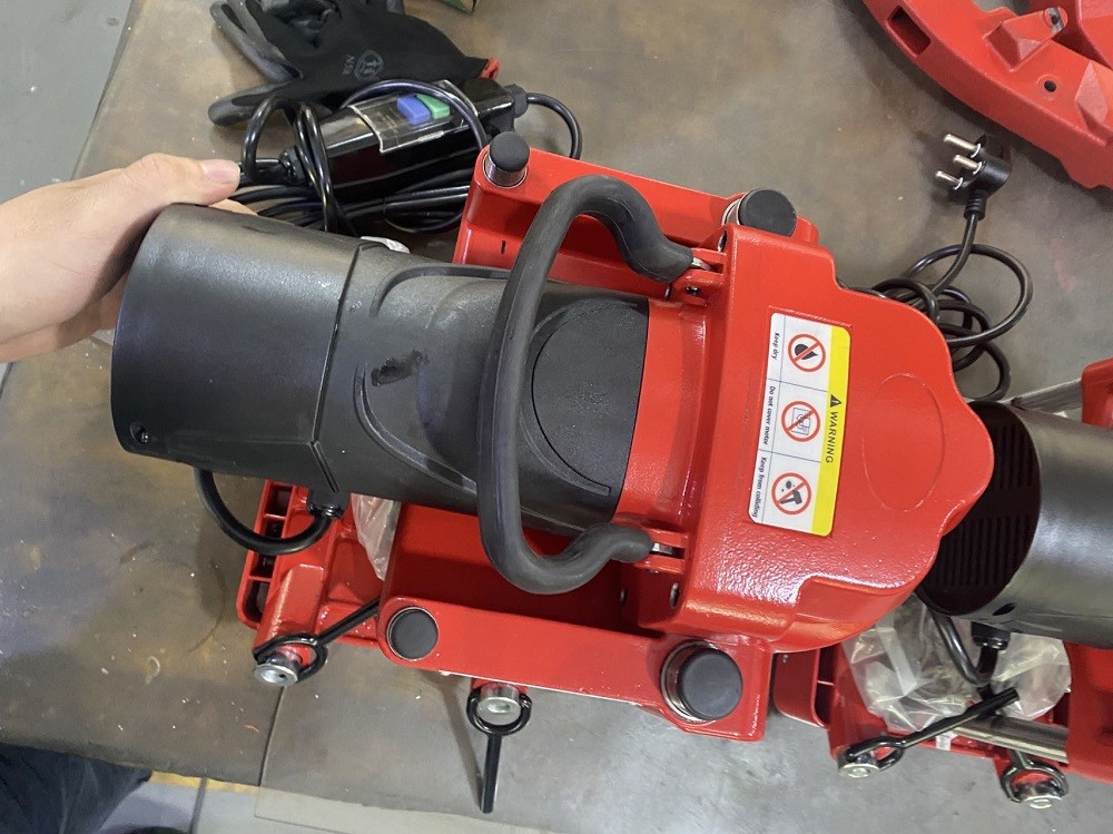 STH150 hole drilling machine for SCH40 steel pipe with tightening chain