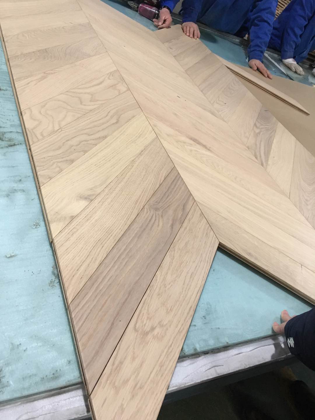 Modern Design Style Hardwood Fishbone Timber Flooring Plank with Engineered Oak Wood