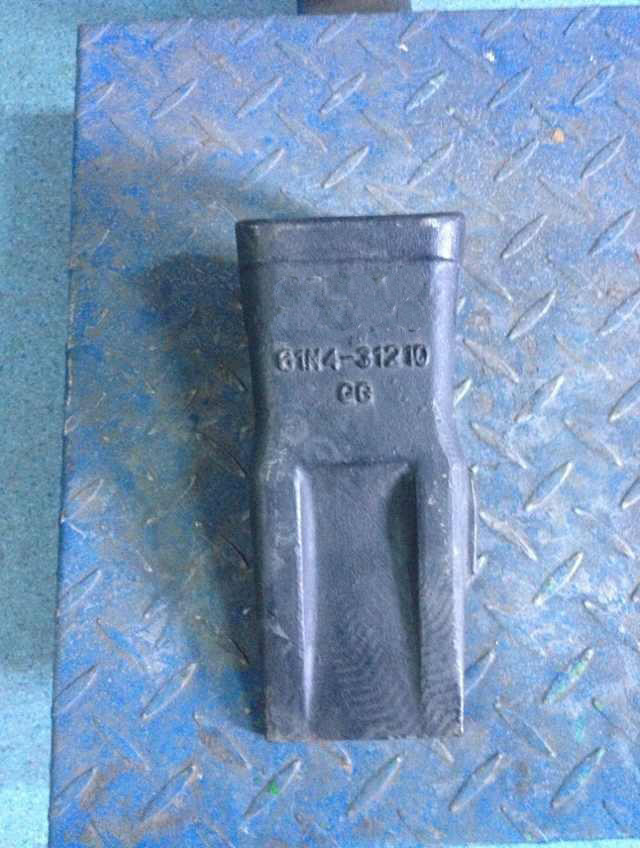 NB TIG® Durable Hyundai R225 Excavator Bucket Teeth 61N8-31310 and 61N8-31310RC Excavator Wear Parts