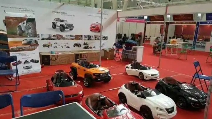 Authorized 12V Children's Ride On Car with Two Seats and Plastic Body