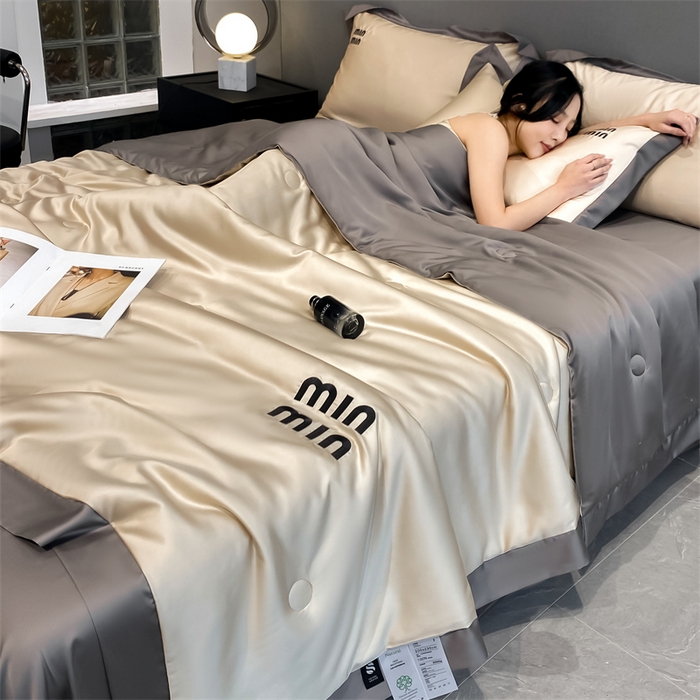 Wedding Luxury Washed Silk Quilt Set Four Pieces and Three Pieces for Comfortable Sleep