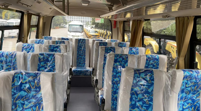 Coaster Mini Bus Yuchai Engine Mudan MD6668 25 Seats 2+2 Seats Layout New Air Conditioner