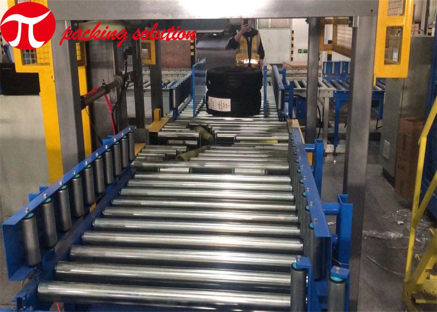 High Reliability Tire Packing Machine Automatic Horizontal Tyre Wrapping Machine 2.2kW
