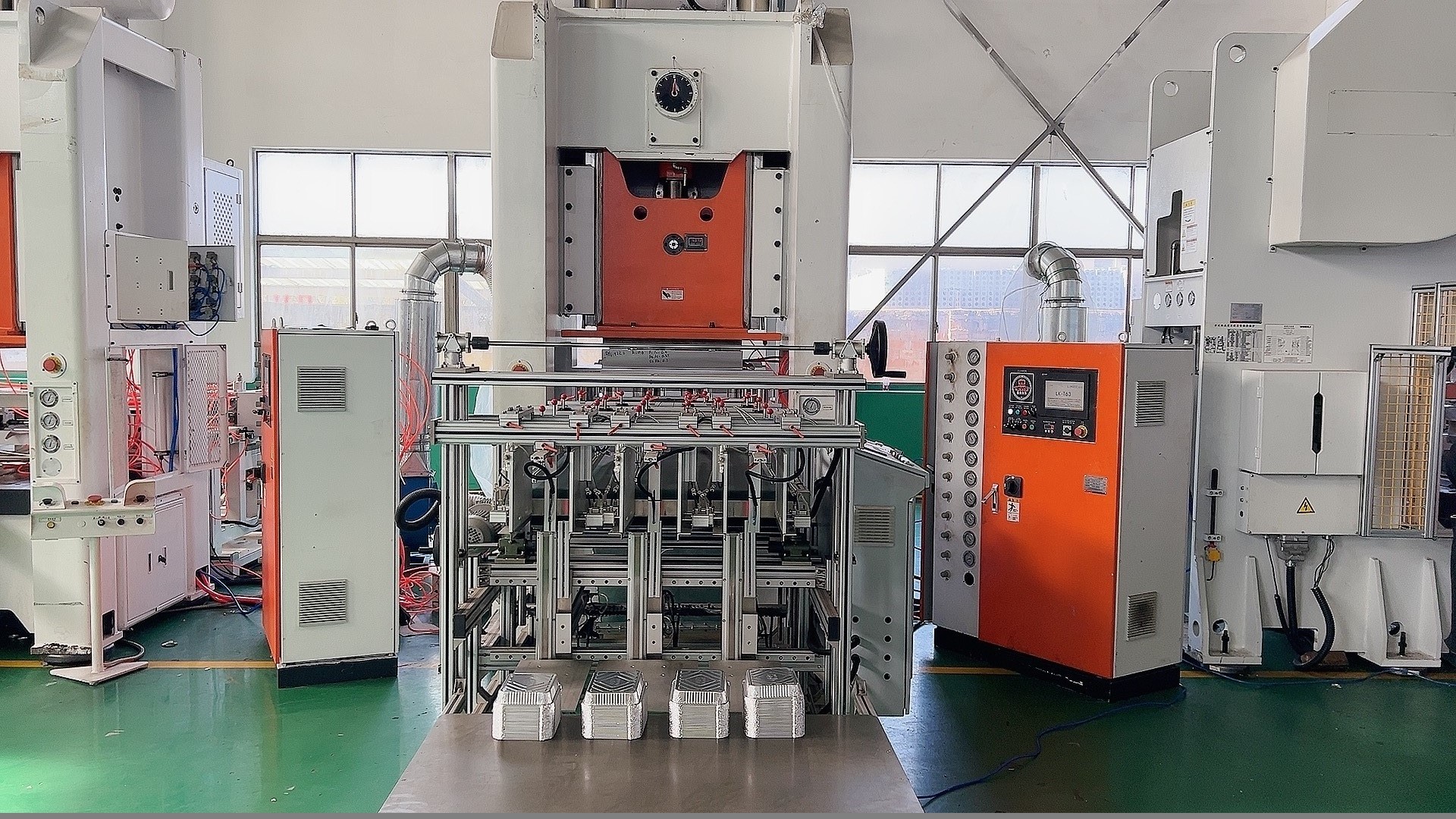 High Speed Mitsubishi PLC Control Aluminium Foil Plate Making Machine LK-T80